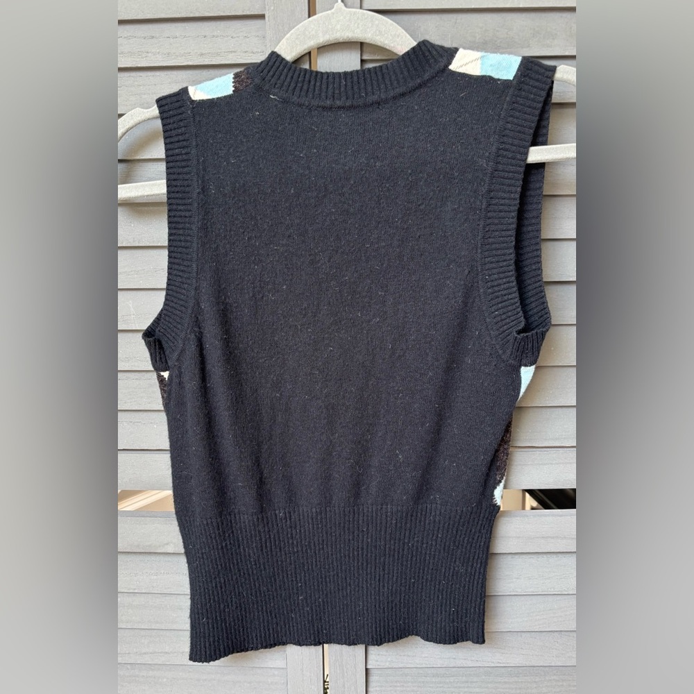 BCBGMaxAzria Cropped Fitted Angora and Wool V-neck Argyle Knit Sweater Vest - Picture 6 of 6